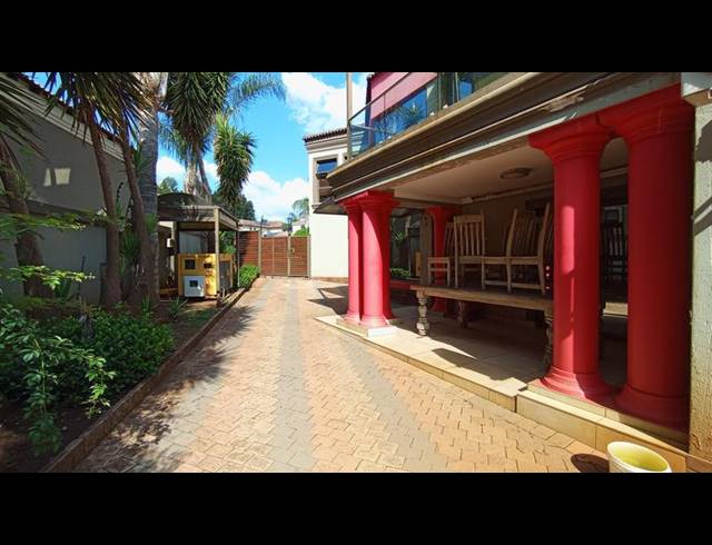 7 BEDROOM HOUSE FOR SALE IN RASLOUW